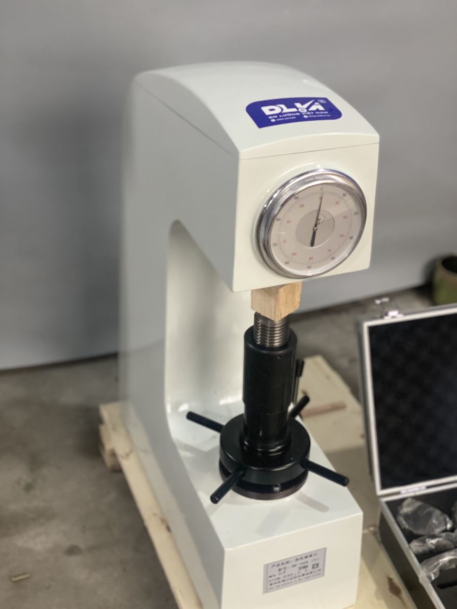 may-do-do-cung-kim-loai-bang-phuong-phap-rockwell-7