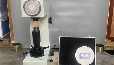 Máy đo độ cứng kim loại bằng phương pháp Rockwell
