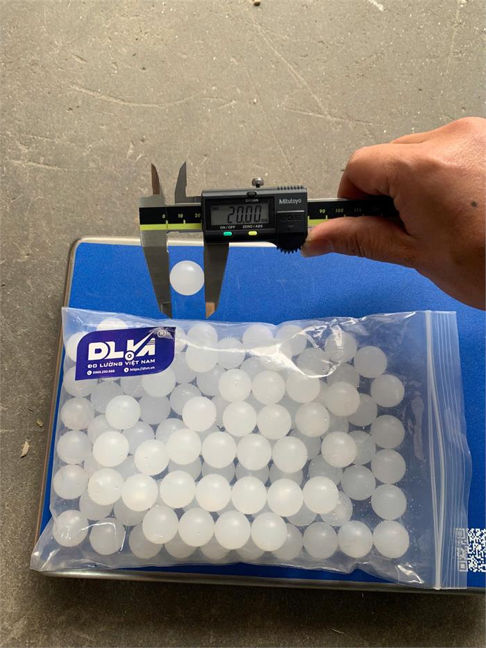 Viên bi nhựa dùng để thử khả năng xả của bệ xí