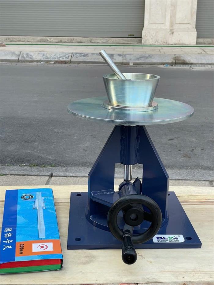 Bàn dằn vữa xi măng quay tay